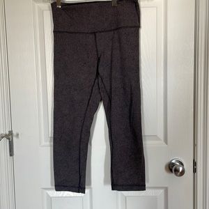Lululemon cropped leggings. Size 6-8